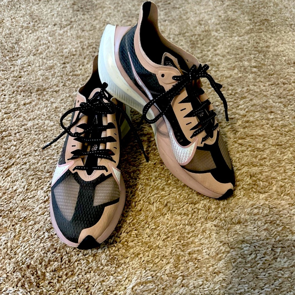Nike Zoom Gravity. Womens Size 7. black stone mauve. Only wore a few times.